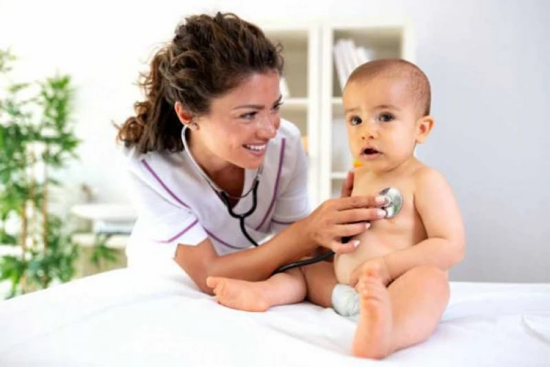 cuidador de bebê de 1 ano