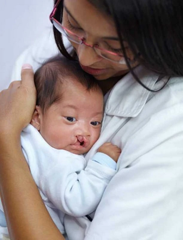 cuidador de bebê de 6 meses